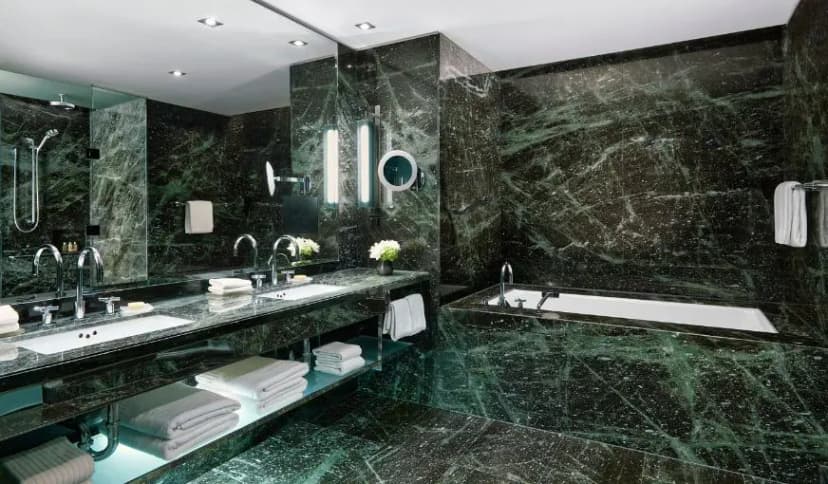 Hotels with jacuzzi in room in Toronto