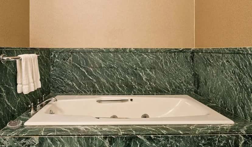 In-room hot tub at The Henry, Autograph Collection in Dearborn, MI
