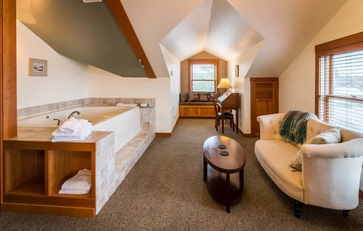 Private in-room jacuzzi at The Heron Inn & Day Spa