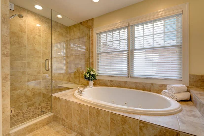 Hotels with jacuzzi in room in Harbor Springs