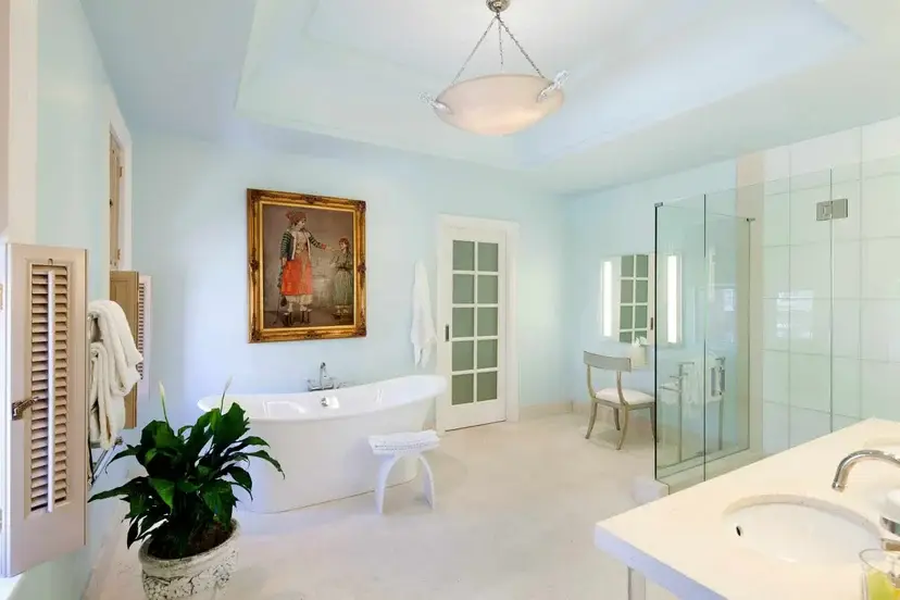 The Ivy Hotel Deep soaking bathtub