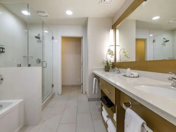 The Lodge at Tiburon Deep soaking bathtub