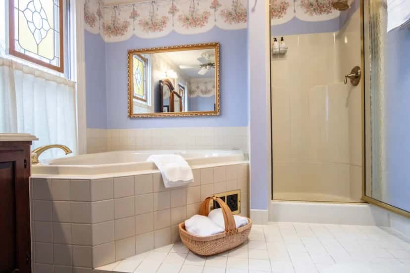 In-room hot tub at The Oaks Victorian Inn in Christiansburg, VA
