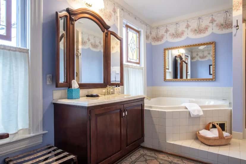 In-room hot tub at The Oaks Victorian Inn in Christiansburg, VA