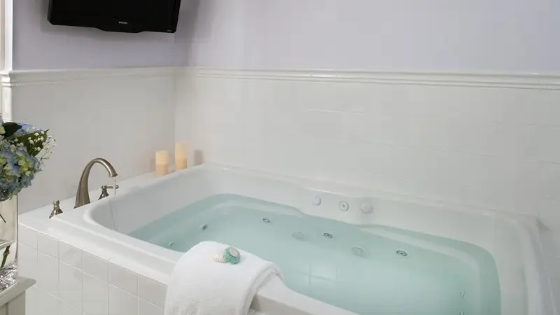 In-room hot tub at The Old Harbor Inn in Chatham, MA