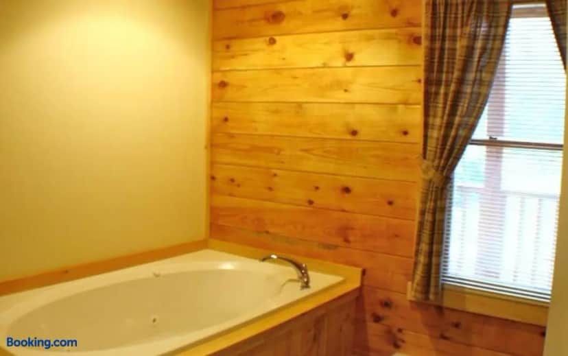 The Old Tioga Inn Bed and Breakfast — guest room