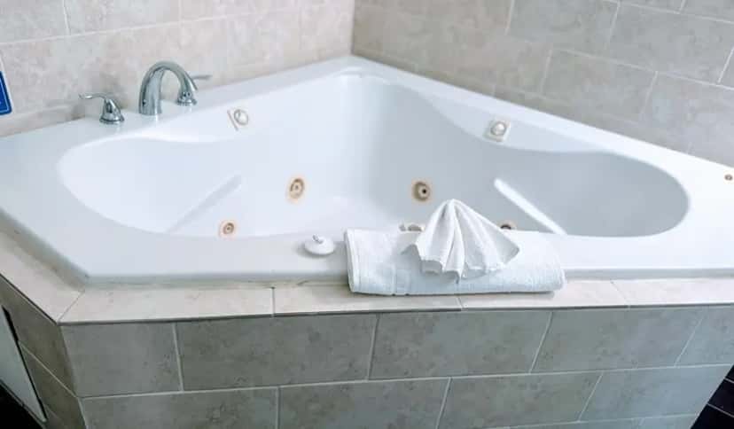 In-room hot tub at The Pacific Inn in Seal Beach, CA