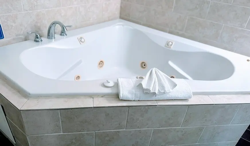 Hotels with jacuzzi in room in Seal Beach