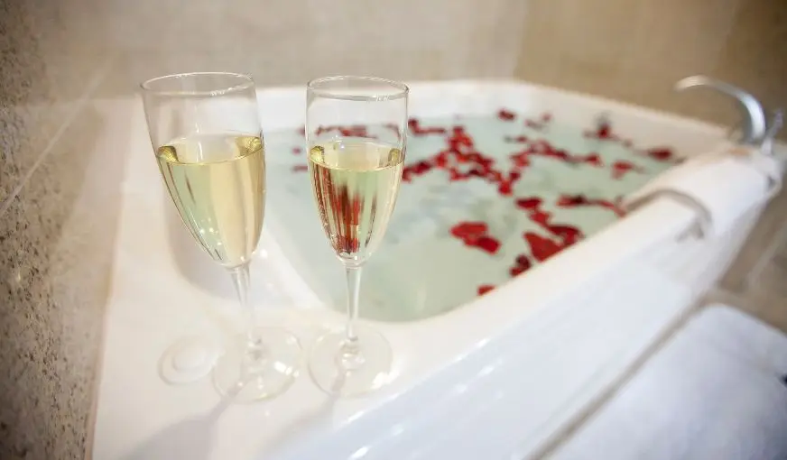 Hotels with jacuzzi in room in Las Vegas Strip