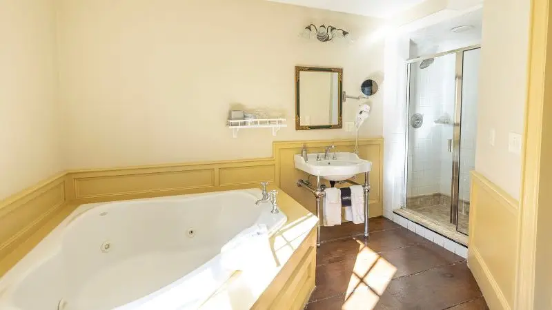 The Red Lion Inn hotel photo 1 in Cohasset, Massachusetts