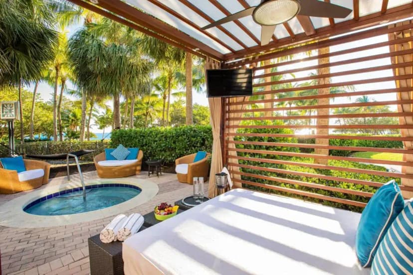 Hotels in Bal Harbour with a jacuzzi in the room