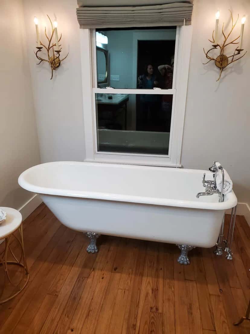 Deep soaking tub at The Roost Ocean Springs in Ocean Springs, MS