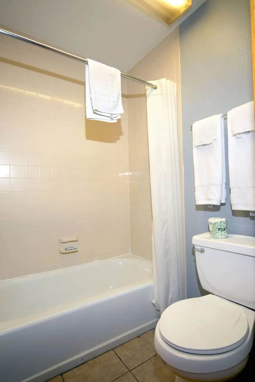 Deep soaking bathtub at The Shades Motel