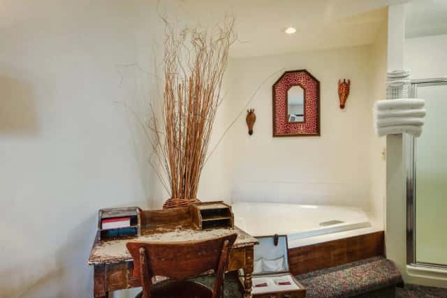 Deep soaking bathtub at The Simmer Motel