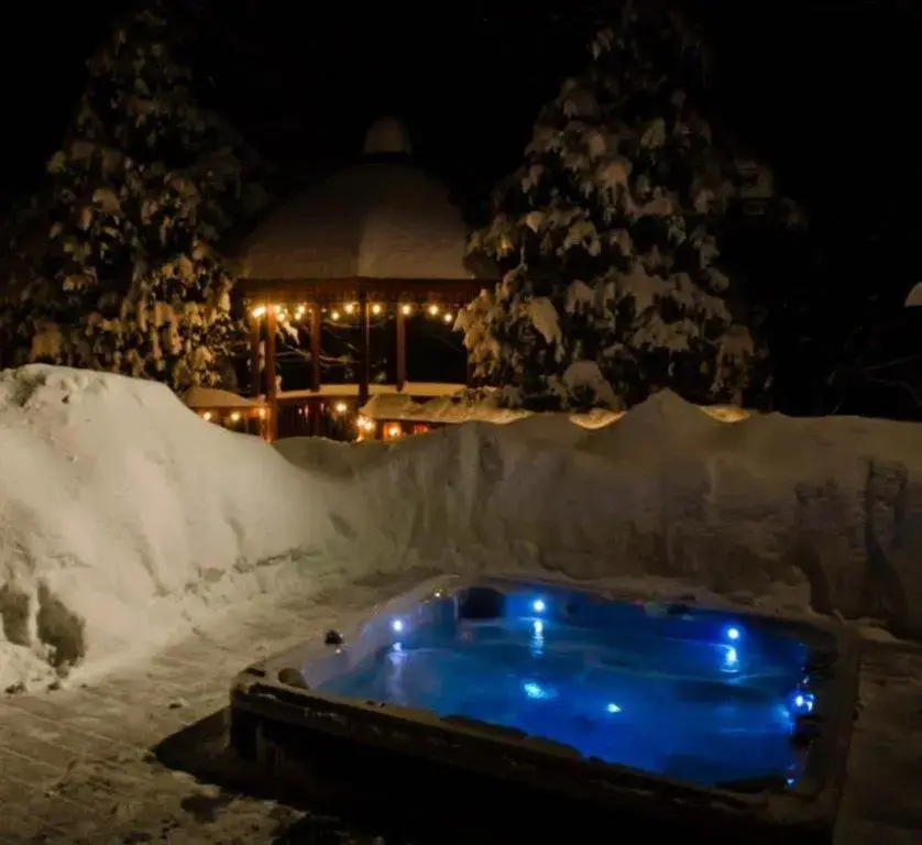 In-room hot tub at The Snowed Inn in Killington, VT