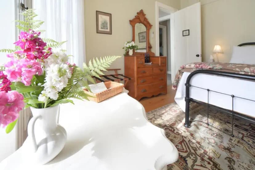 Hotels with jacuzzi in room in Saratoga Springs