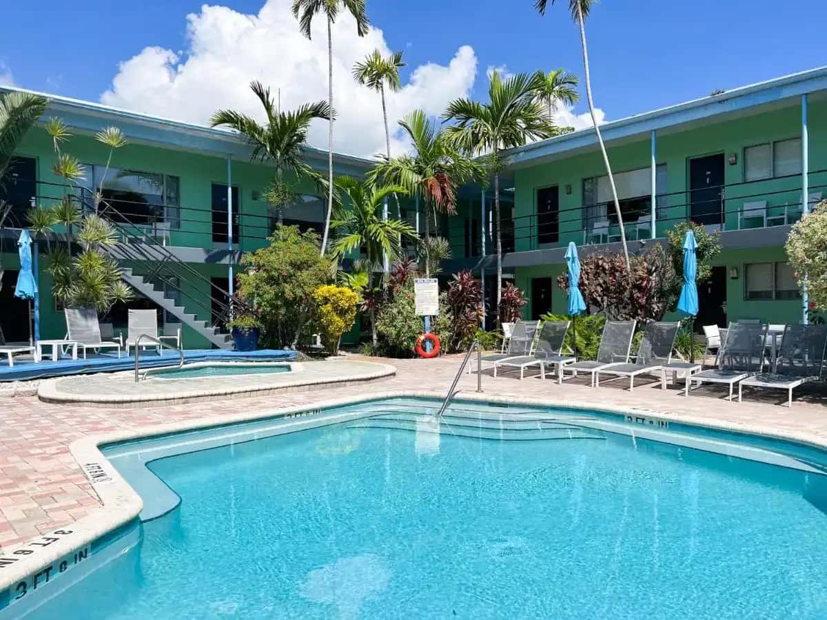 a swimming pool in front of a building at Victoria Park Hotel in Fort Lauderdale