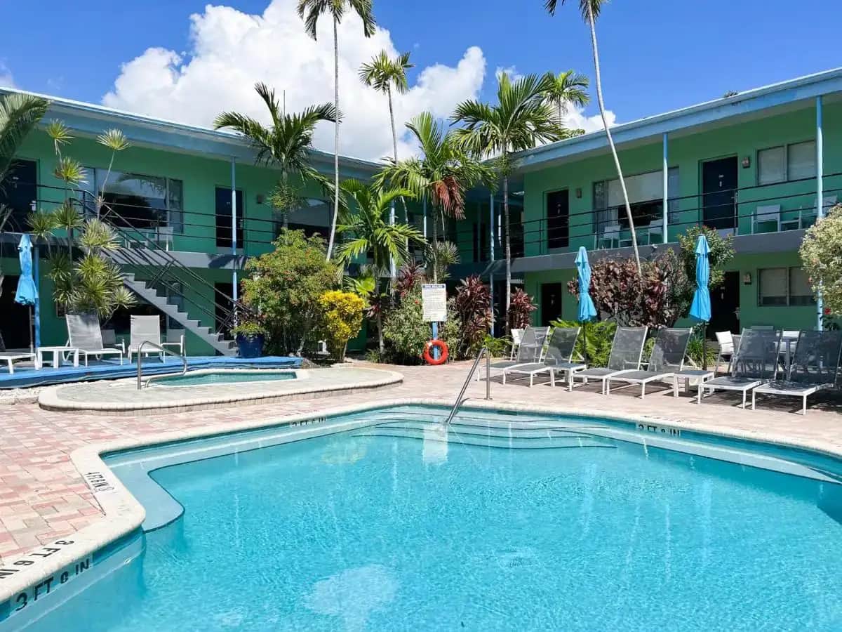 a swimming pool in front of a building at Victoria Park Hotel in Fort Lauderdale