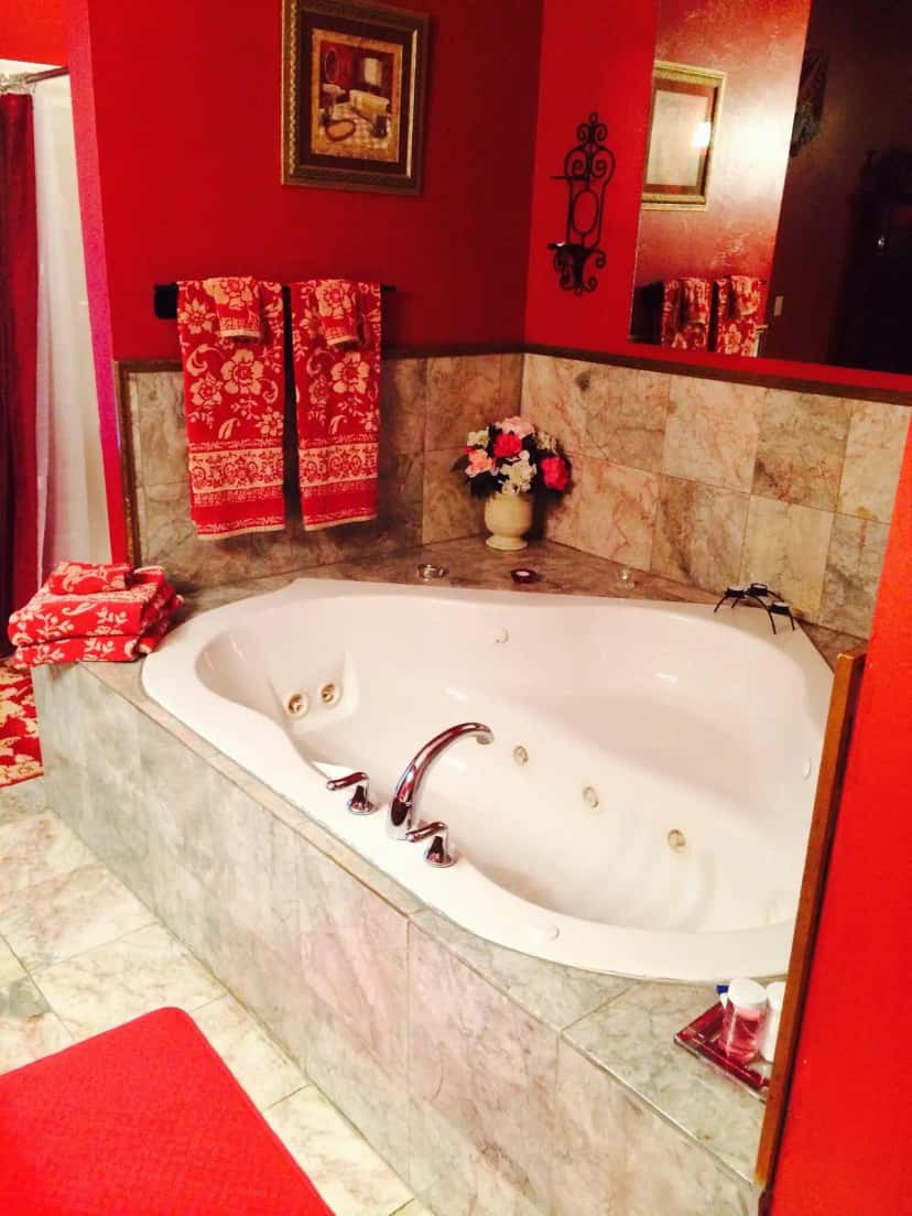 In-room hot tub at The Whispering Pines Inn in Norman, OK