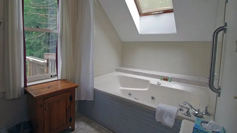 Hotels with jacuzzi in room in Wilmington