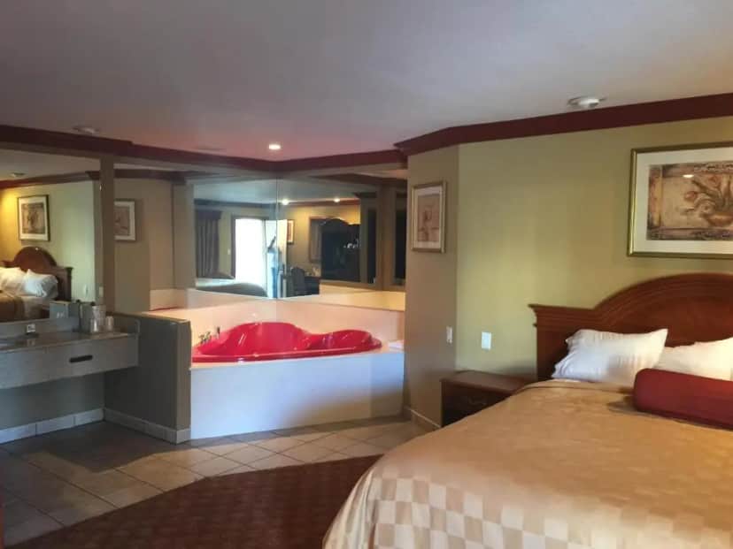 Private in-room jacuzzi in the King Room with Spa Bath at Thunderbird Lodge