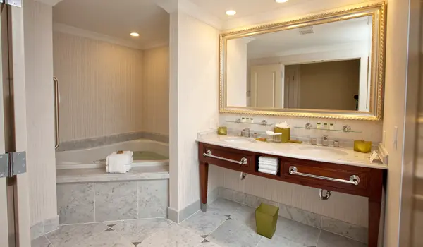 Deep soaking bathtub at Town & Country Inn and Suites