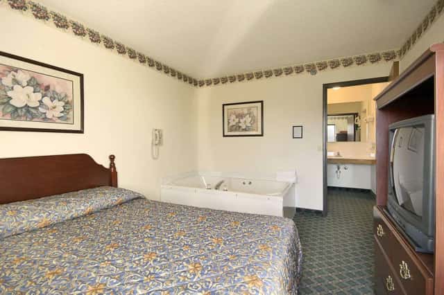 Jetted bathtub at Travelodge by Wyndham Hudsonville