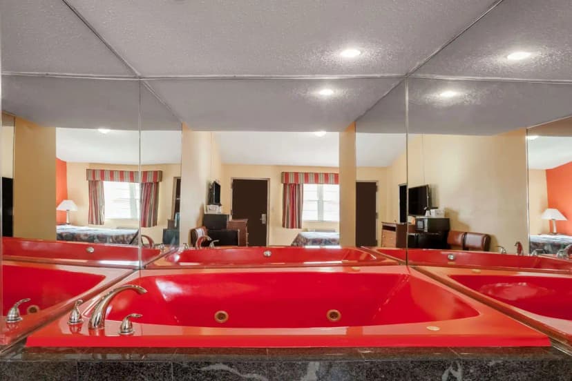 Hotels with jacuzzi in room in Jersey City