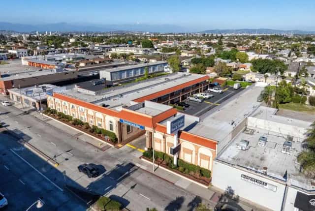 Travelodge Inn & Suites by Wyndham Bell Los Angeles Area — guest room
