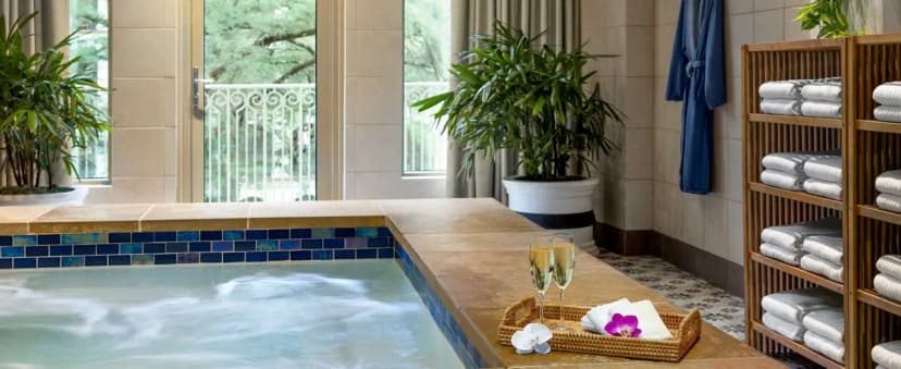 Hotels with jacuzzi in room in Texas