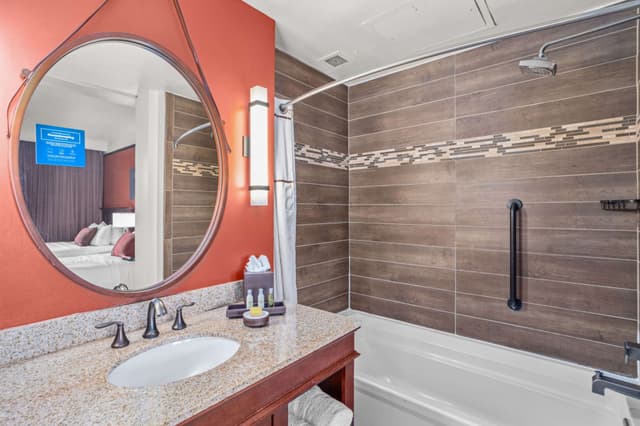 Deep soaking bathtub