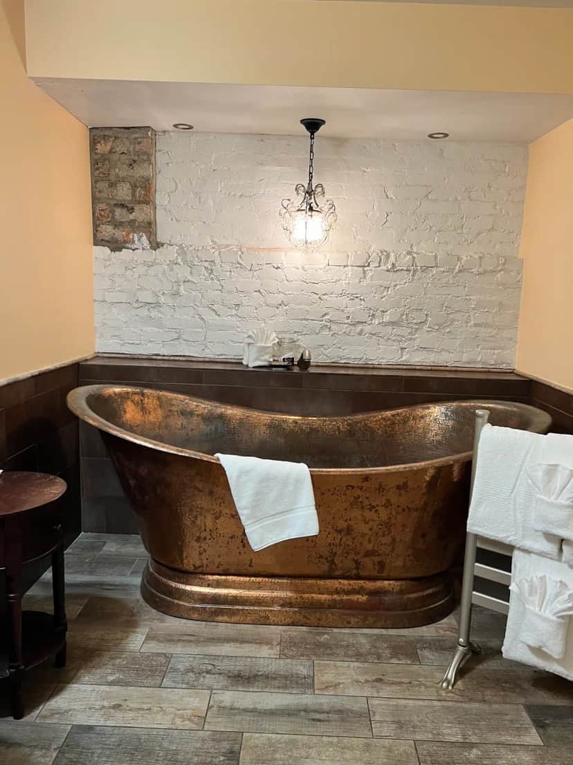 Deep soaking bathtub at Tybee Island Inn