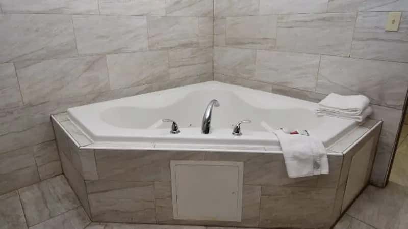 In-room hot tub at University Manor Inn in Amherst, NY