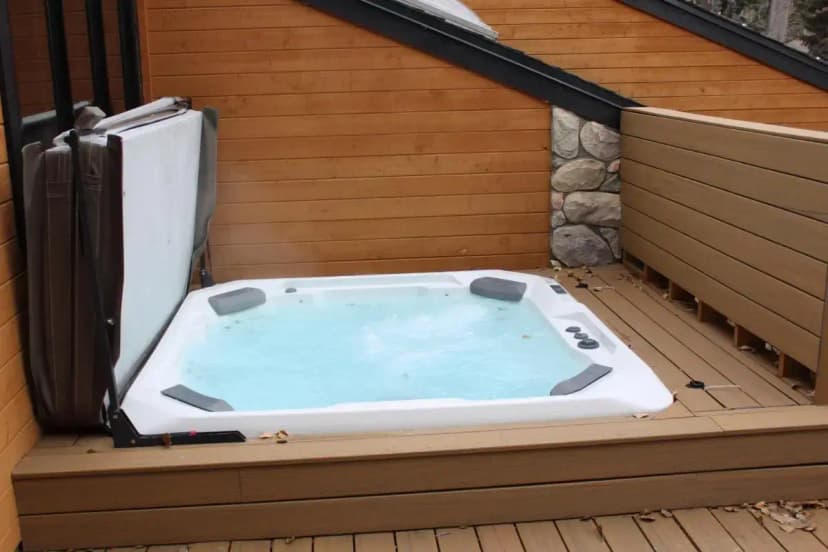 Hotels with jacuzzi in room in Minturn