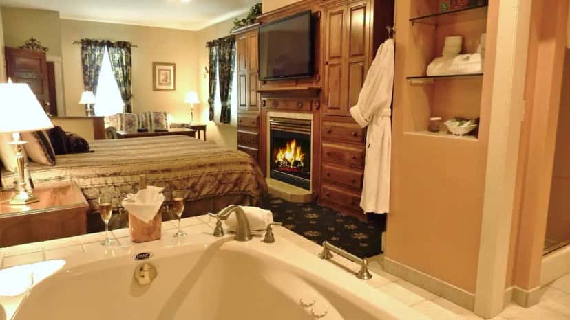 Jetted whirlpool tub at Victoria Resort Bed & Breakfast in South Haven, MI