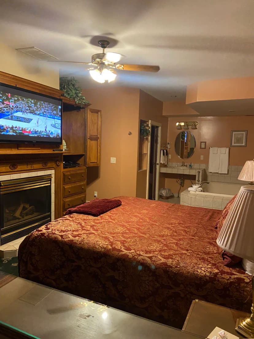 Hotels with jacuzzi in room in South Haven