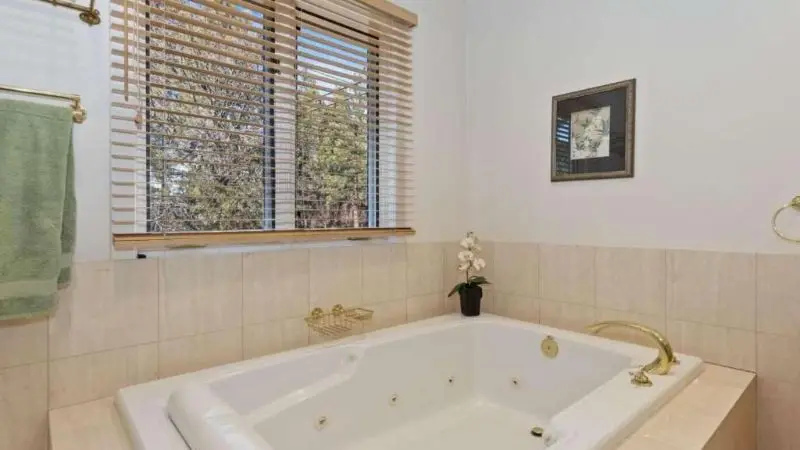 Hotels with jacuzzi in room in San Bernardino County