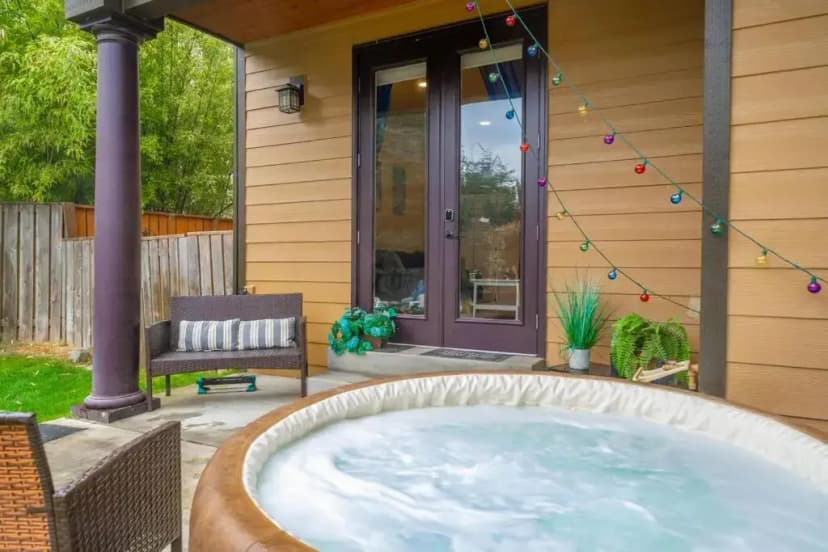 Hotels with jacuzzi in room in Gig Harbor