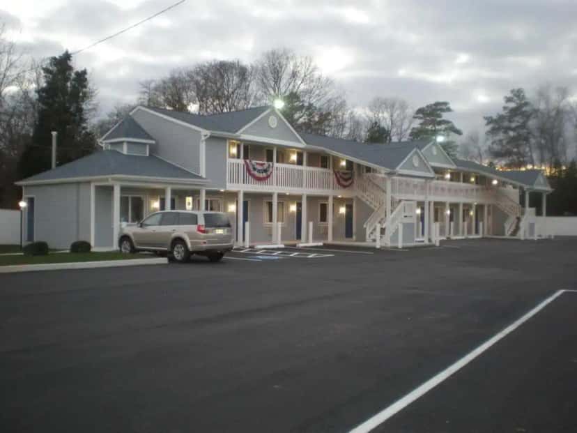 In-room hot tub at Village Inn & Suites in Smithville, NJ