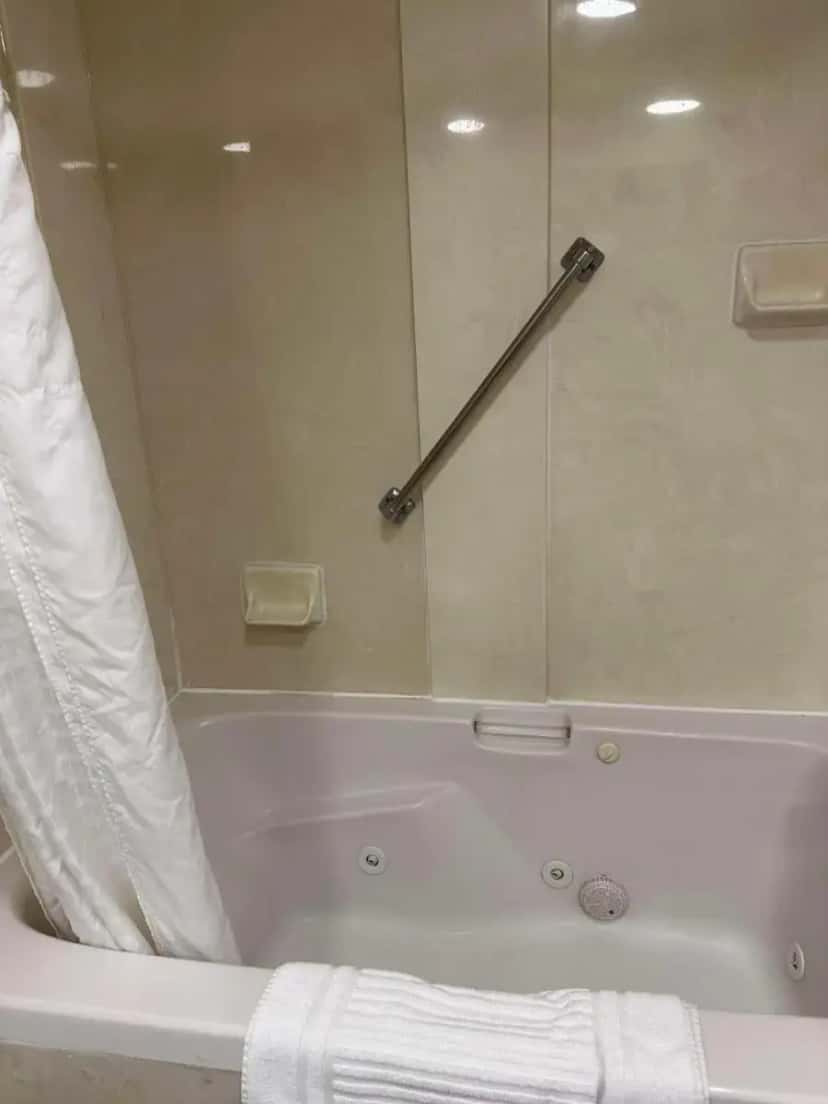 In-room hot tub at Vista Suites Near Island and Leconte Convention Center in Pigeon Forge, TN
