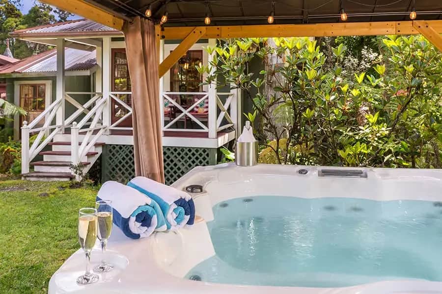 Volcano Village Estates Private outdoor hot tub