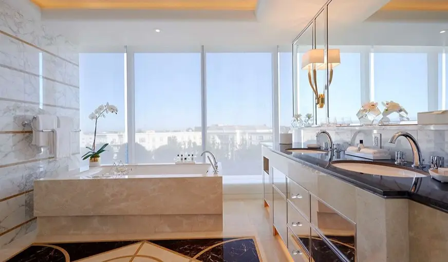 Hotels with jacuzzi in room in Beverly Hills