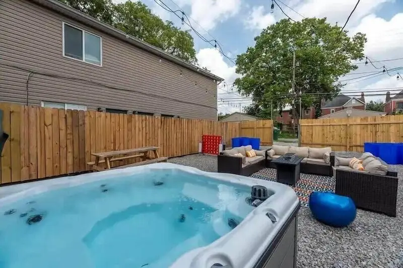 Hotels with jacuzzi in room in Oh