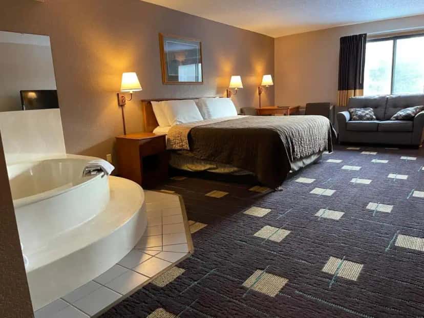In-room hot tub at Walker Hotel in Walker, MI