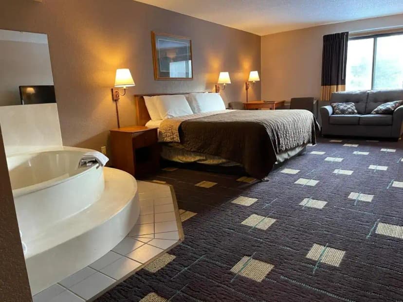Hotels with jacuzzi in room in Walker