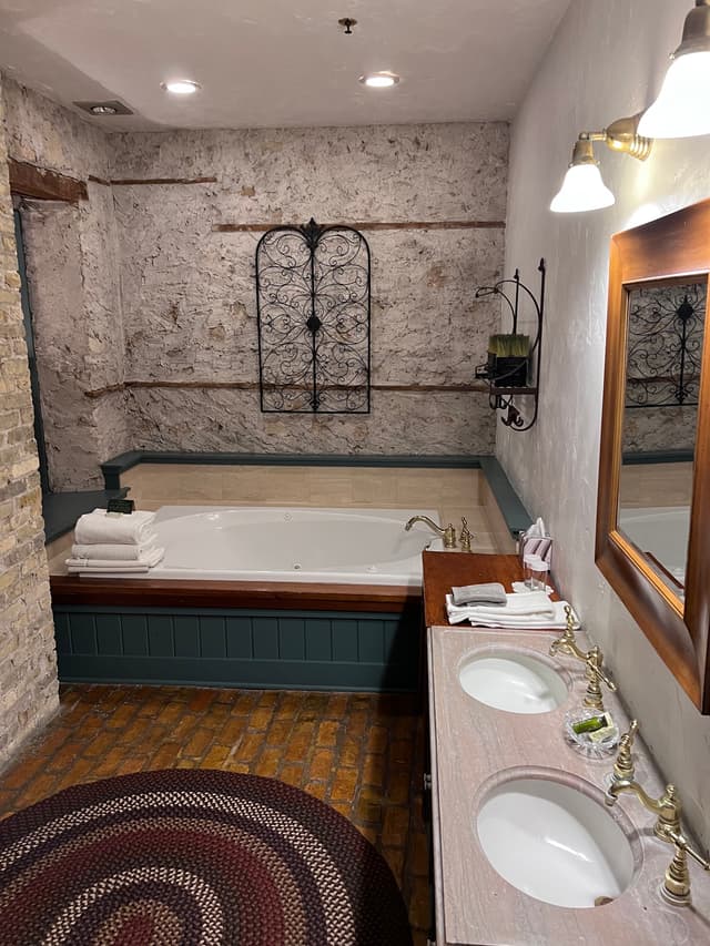 Jetted bathtub