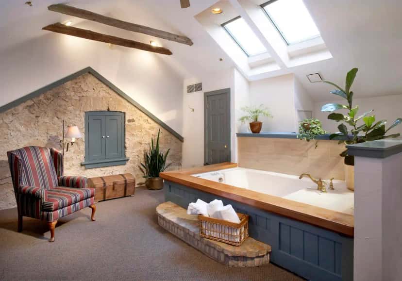 In-room hot tub at Washington House Inn in Cedarburg, WI