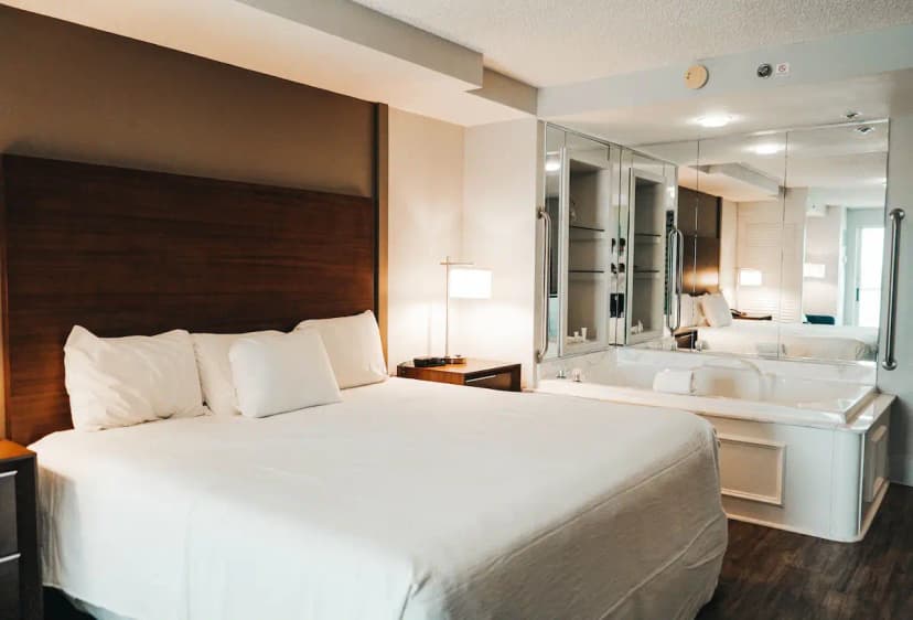Hotels with jacuzzi in room in I 20