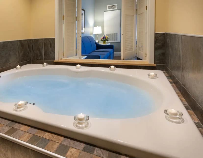 Hotels with jacuzzi in room in Watkins Glen