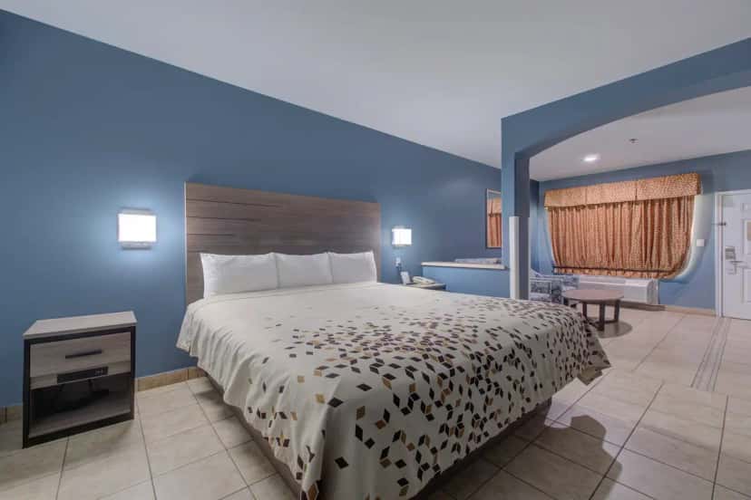 In-room hot tub at Weslaco Inn in Weslaco, TX